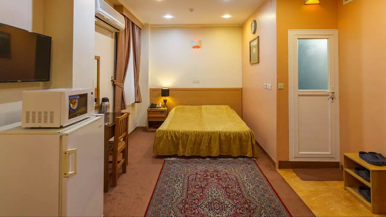 Alibaba https://cdn.alibaba.ir/ostorage/hotel-accommodation-images/681a2c44f6e8766ef96f528f_سوییت دو نفره (2).webp